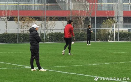 劳塔罗近日获得了米兰体育奖，马洛塔代表他领取了该奖。